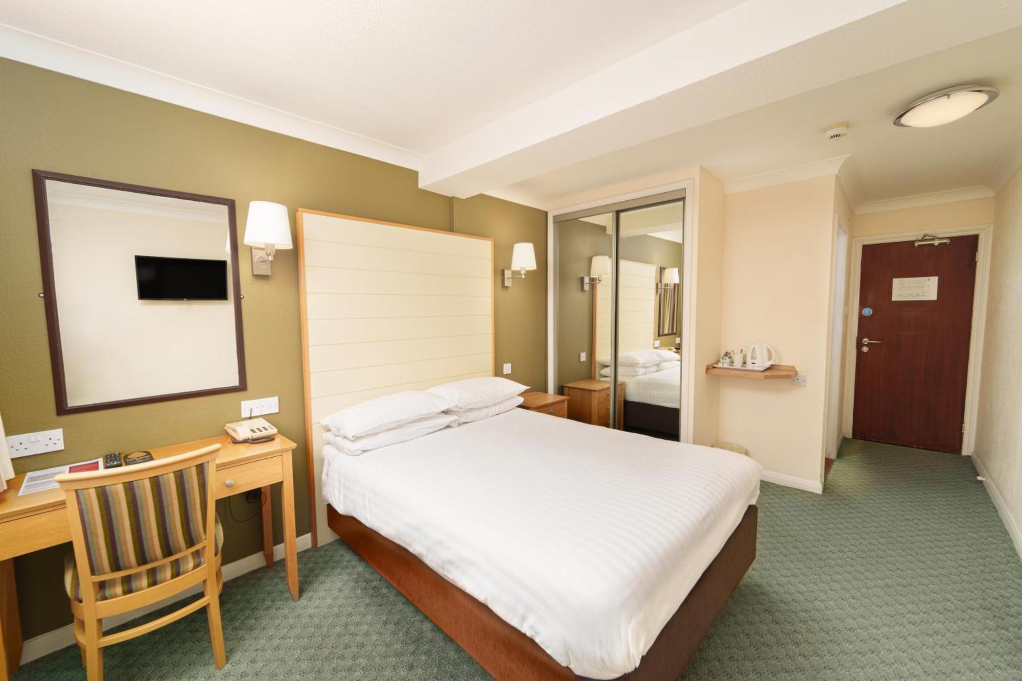 Trouville Hotel By Compass Hospitality Sandown Exterior photo